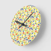 Pretty Dainty Cute Floral on Pastel Yellow Runde Wanduhr (Winkel)