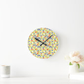 Pretty Dainty Cute Floral on Pastel Yellow Runde Wanduhr (Zuhause)
