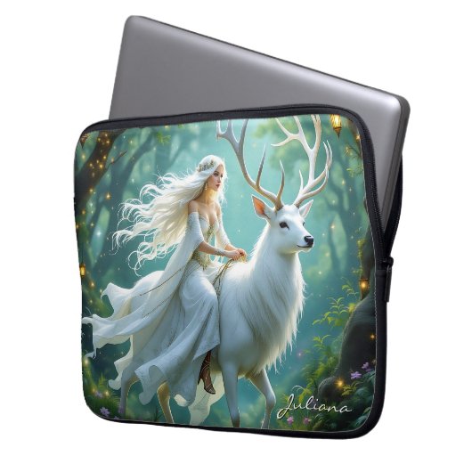 Pretty Fairy and White Deer in Enchanted Forest Laptopschutzhülle (Vorderseite Links)