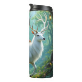 Pretty Fairy and White Deer in Enchanted Forest Thermosbecher (Nach rechts gedreht)