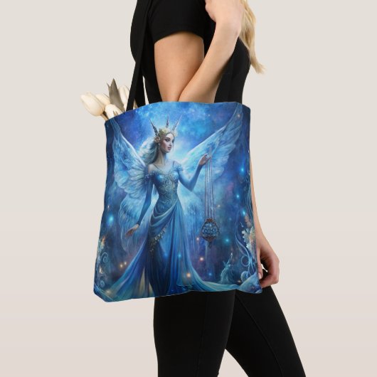 Pretty Fairy in Blue Tasche (Von Nahem)