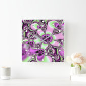 Pretty Fractal Floral in shades of Pink and Green Quadratische Wanduhr (Zuhause)