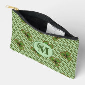 Pretty Green and Gold Irish Shamrocks Monogram Zubehörtasche (Offen)