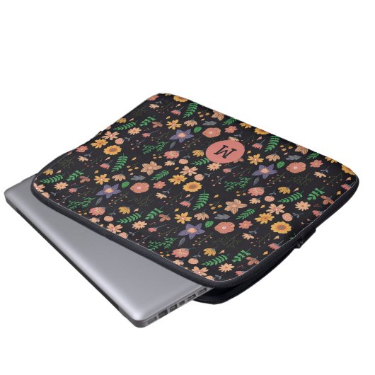 Pretty Modern Dark Floral Pattern Monogram Laptopschutzhülle (Vorne Knopf)