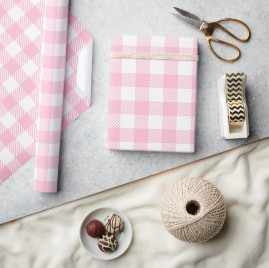 Pretty Pastel Pink And White Buffalo Plaid Geschenkpapier (Kunsthandwerk)