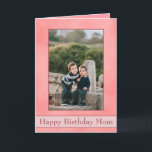 Pretty Pink Happy Birthday Mom Foto Karte<br><div class="desc">Die perfekte birthday card for mom, this personalized stationary is one of a bekind ursache of you. Featuring your foto front and center, there is a lovely pink parchment background. The border can be adjusted to fit the size of the foto you added. Die Bottom of the card states "Happy...</div>