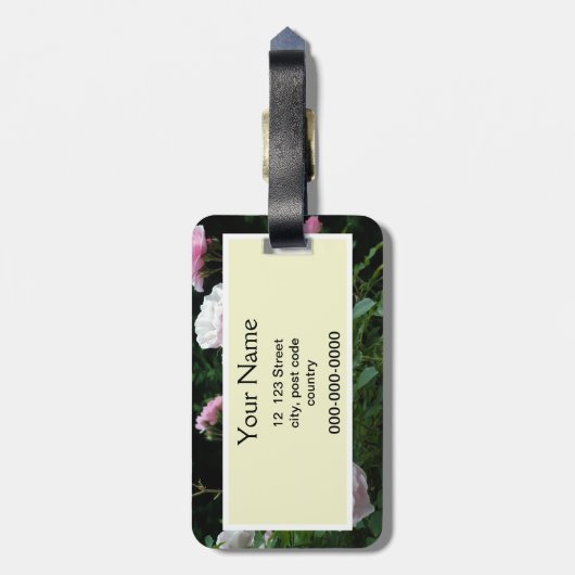 Pretty Pink und White Rose Flower Bushes. Floral, Gepäckanhänger (Rückseite vertikal)