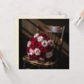 Pretty Roses on a Rustic Chair   Karte (Vorderseite/Rückseite Beispiel)