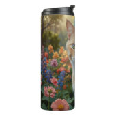 Pretty white orange cat in floral garden thermosbecher (Nach links gedreht)