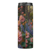 Pretty white orange cat in floral garden thermosbecher (Rückseite)