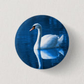 Pretty white swan floating on blue lake button (Vorderseite)