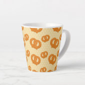 Pretzel Muster | Spaß und leckeres Snack-Design Milchtasse (Rechte Ecke)
