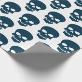 Preußisches Blau auf den weißen Skulls Geschenkpapier (Ecke)