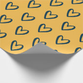 Preußisches Blau auf gelben, handgezeichneten Herz Geschenkpapier (Ecke)