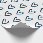 Preußisches Blau auf weißem Handgezeichnetes Herz Geschenkpapier (Ecke)