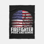 Pride And Honor Fireman Gift Proud Firefighter Quo Fleecedecke (Vorderseite)