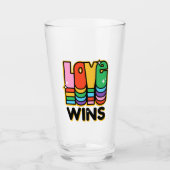 Pride LGBTQ Liebe gewinnt Rainbow Retro Typografie Glas (Vorderseite)