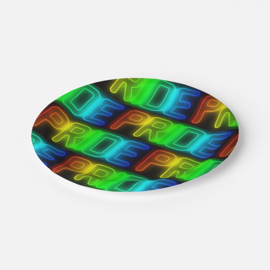 Pride Pattern Neon Rainbow Flag LGBT Typografie Pappteller (Schrägansicht)
