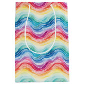 Pride Wavy Rainbow Stripes Pattern Wine, Small, Mittlere Geschenktüte (Vorderseite)