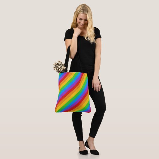 PrideCarry: Rainbow Pride Tasche (Am Model)