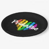 PrideVibe Herz: Feste schwarze Pappteller (Schrägansicht)