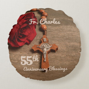 Priester 55. Ordination Jubiläum Rose und Rosary Rundes Kissen