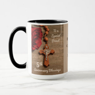 Priester 5. Weihejubiläum Roter Rosen und Rosenkra Tasse