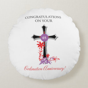 Priester 65. Ordination Jahrestag Schwarzes Kreuz Rundes Kissen