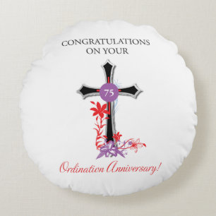 Priester 75. Ordination Jubiläum Schwarzes Kreuz Rundes Kissen