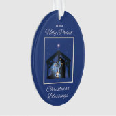 Priester Weihnachten Segnungen, Krippe auf Blau Ornament (Vorderseite)