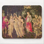 Primavera, Allegorie des Frühlings von Sandro Bott Mousepad<br><div class="desc">Primavera oder Allegorie des Frühlings c. 1482 von Sandro Botticelli (144-1510) ist ein Vintages Renaissance-Kunstmythologie-Naturgemälde mit einer Gruppe mythologischer Figuren in einem Wald oder Garten. Allegorisch für das üppige Wachstum der Frühjahrssaison. In einem Orangenhain sind sechs Frauen,  zwei Männer und ein mit Jalousie gefalteter Engel.</div>