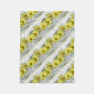 Primel in einer Kaffeetasse Fleecedecke