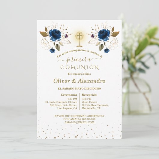 Primera Comunión Boys Twin First Holy Communion Einladung (Stehend Vorderseite)