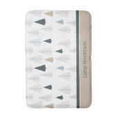 Primitive Kiefern auf Weiß Badematte (Vorderseite Vertikal)