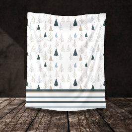 Primitive Kiefern auf Weiß Fleecedecke