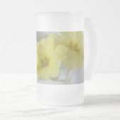 Primrose in einer Kaffeetasse (VorderseiteRechts)