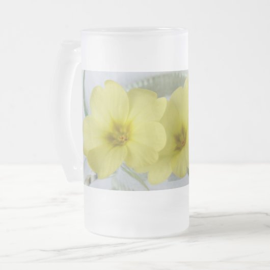 Primrose in einer Kaffeetasse (Vorderseite Links)