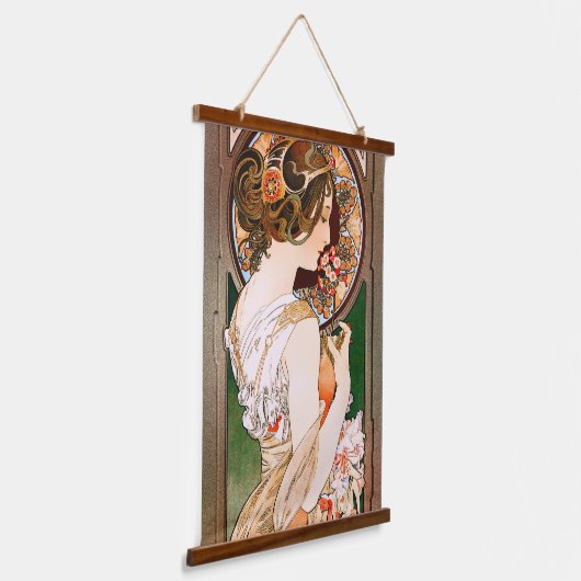 Primrose von Alphonse Mucha Wandteppich Mit Holzrahmen (Gewinkelt)