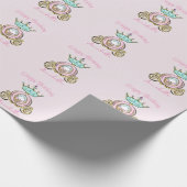 Princess Crown und Carriage on Light Pink Geschenkpapier (Ecke)