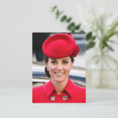 Princess Kate red stilisiert Postkarte (Stehend Vorderseite)