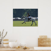 Prinz Charles Playing Polo bei Windsor Poster (Küche)