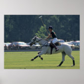 Prinz Charles Playing Polo bei Windsor Poster (Vorne)
