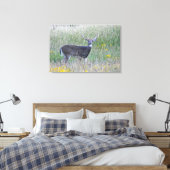 Prinz der Wiese (Hirsch) Leinwand drucken (Insitu (Schlafzimmer))