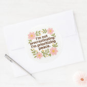 Prioritizing Peace – Floral Quote Sticker (Umschlag)