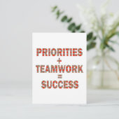 PRIORITY Teamwork Erfolg Weisheit LOWPRICE GIFTS Postkarte (Stehend Vorderseite)