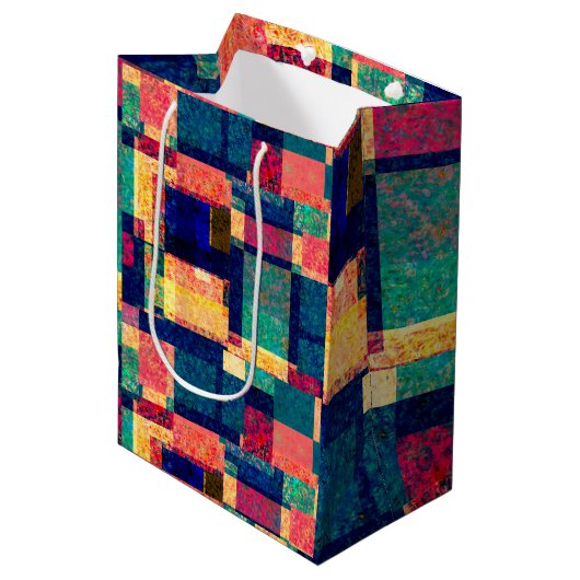 Prismatic Blocks – Modern Abstract Geometric Mittlere Geschenktüte (Vorderseite Schrägansicht)