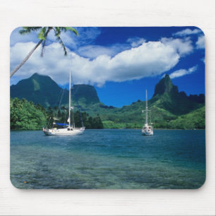 Private Jachten ankerten in der Opunohu-Bucht auf  Mousepad
