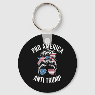 Pro America Anti Trump Messy Bun politische Flagge Schlüsselanhänger