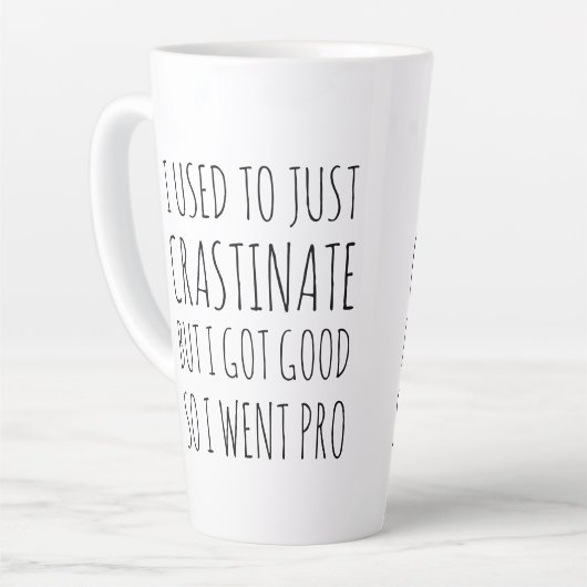 Pro Crastination Funny Humore Latte Tasse (Linke Ecke)
