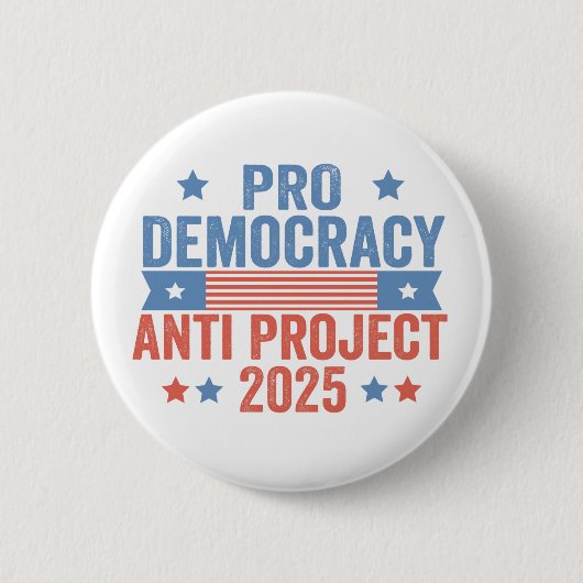 Pro Democracy Anti Project 2025 Republikaner Trump Button (Vorderseite)